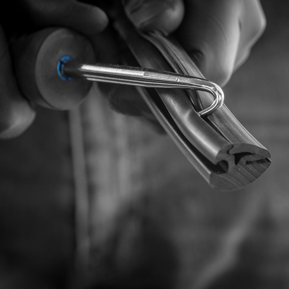 Pigtail Tool for Self Locking Rubber Gasket